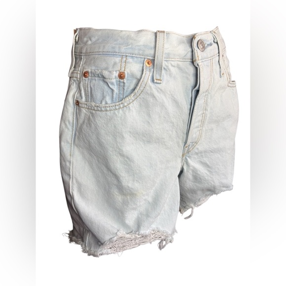 Levi’s womens Cut Off Light Wash Denim
Shorts sz 25 vintage raw hem preloved - Picture 4 of 9